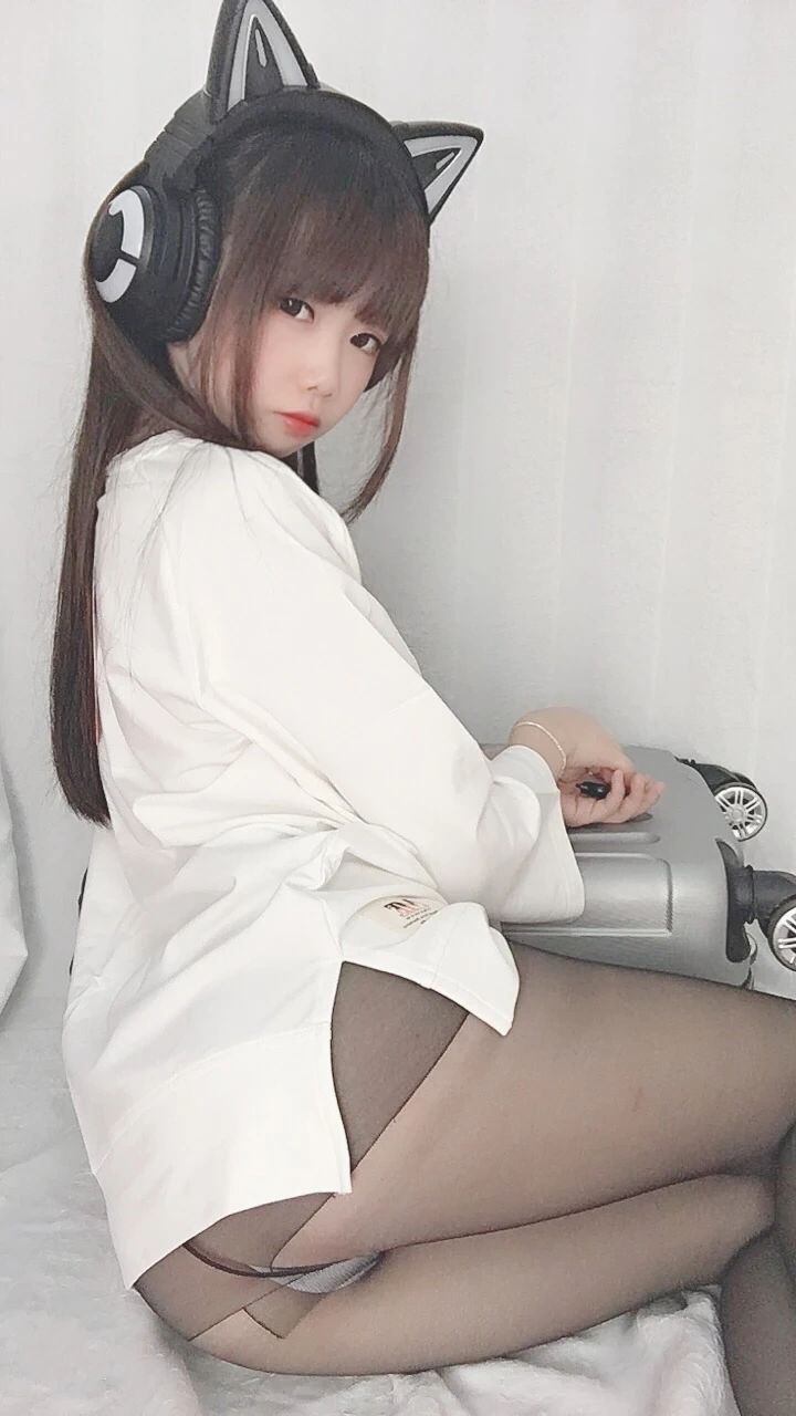 雪琪SAMA《干物妹自拍图包（赠送浴巾自拍）》写真图集 37P+5V｜在线预览与图包下载
