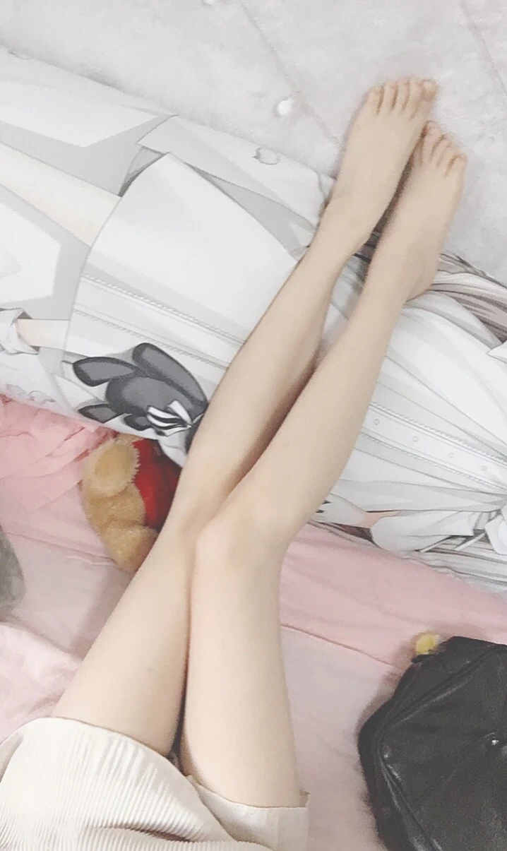 雪琪SAMA《裸足福利》写真图集 10P+1V｜在线预览与图包下载