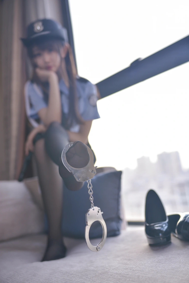 雪琪SAMA《女警》写真图集 49P+1V｜在线预览与图包下载