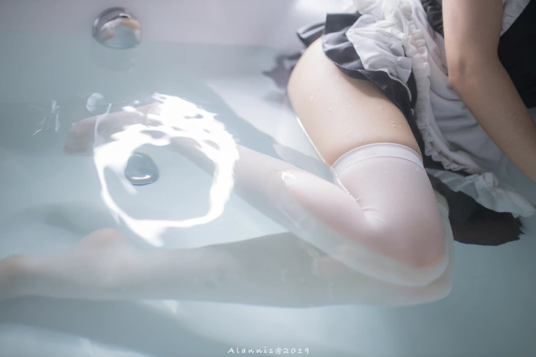 雪琪SAMA《女仆水下版》写真图集 22P+1V｜在线预览与图包下载