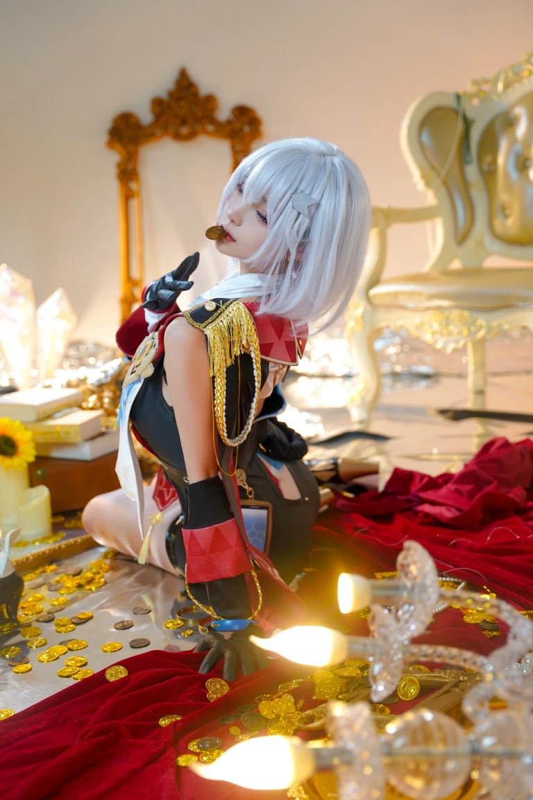 Seya-狮砸《崩坏：星穹铁道 托帕》写真图集 9P｜在线预览与图包下载