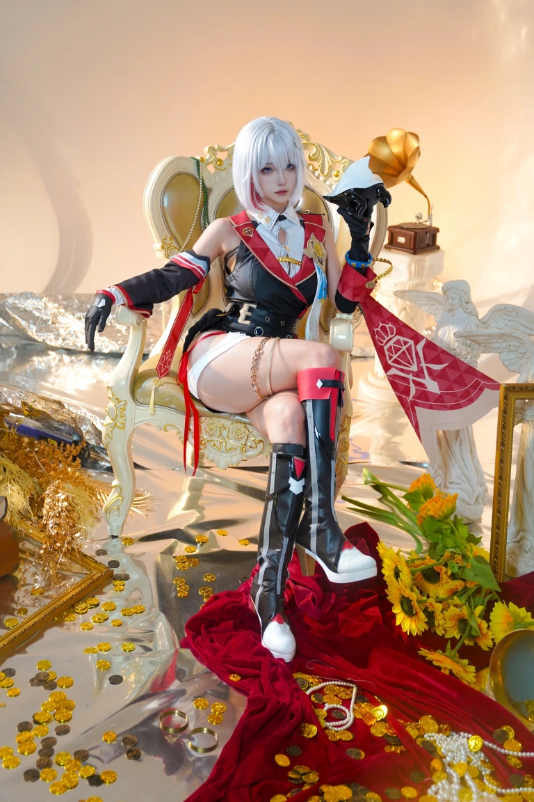 Seya-狮砸《崩坏：星穹铁道 托帕》写真图集 9P｜在线预览与图包下载