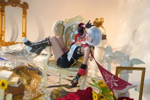 Seya-狮砸《崩坏：星穹铁道 托帕》写真图集 9P｜在线预览与图包下载