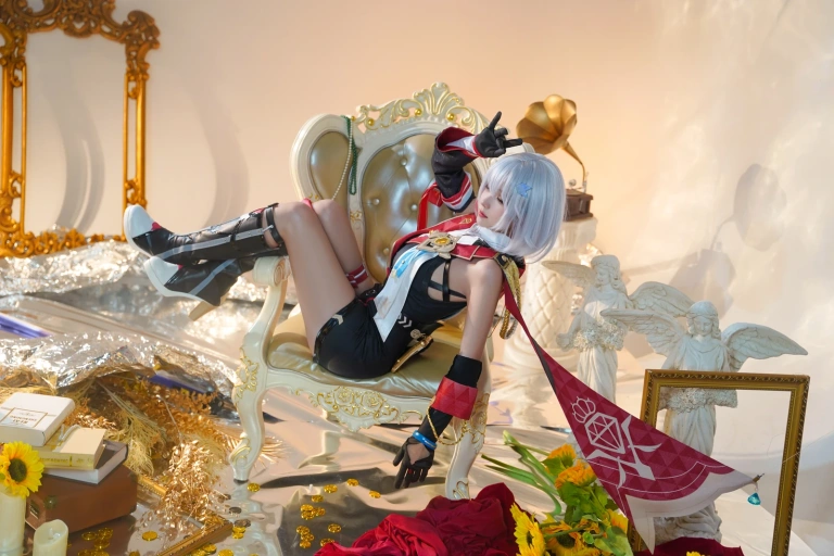 Seya-狮砸《崩坏：星穹铁道 托帕》写真图集 9P｜在线预览与图包下载