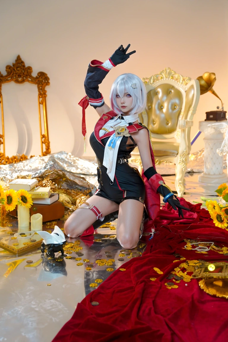 Seya-狮砸《崩坏：星穹铁道 托帕》写真图集 9P｜在线预览与图包下载