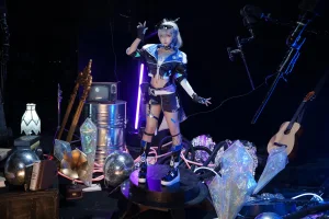 Seya-狮砸《崩坏：星穹铁道 银狼》写真图集 9P｜在线预览与图包下载