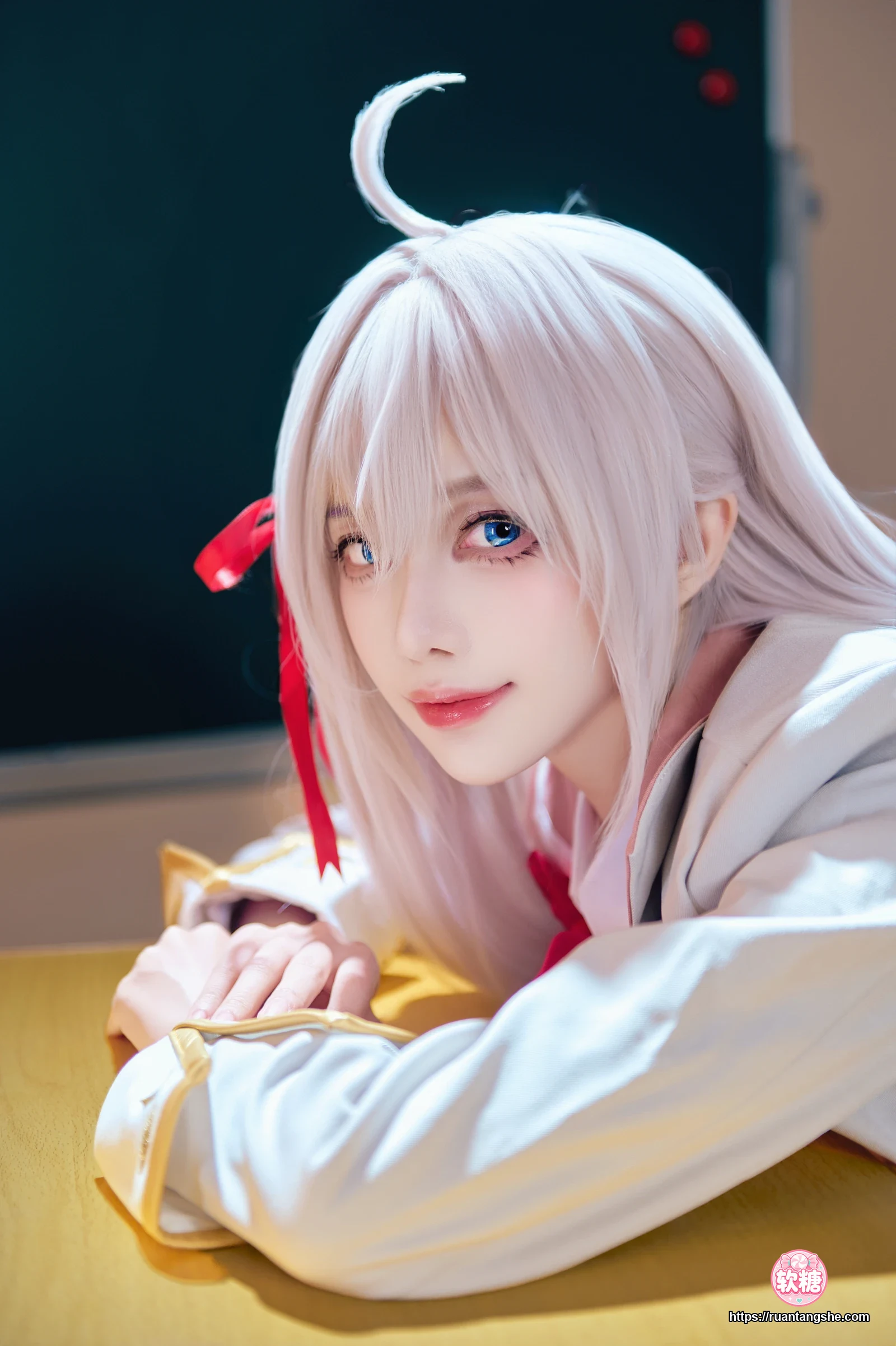 Shika小鹿鹿 Shika小鹿鹿 NO.123 - 邻座艾莉同学