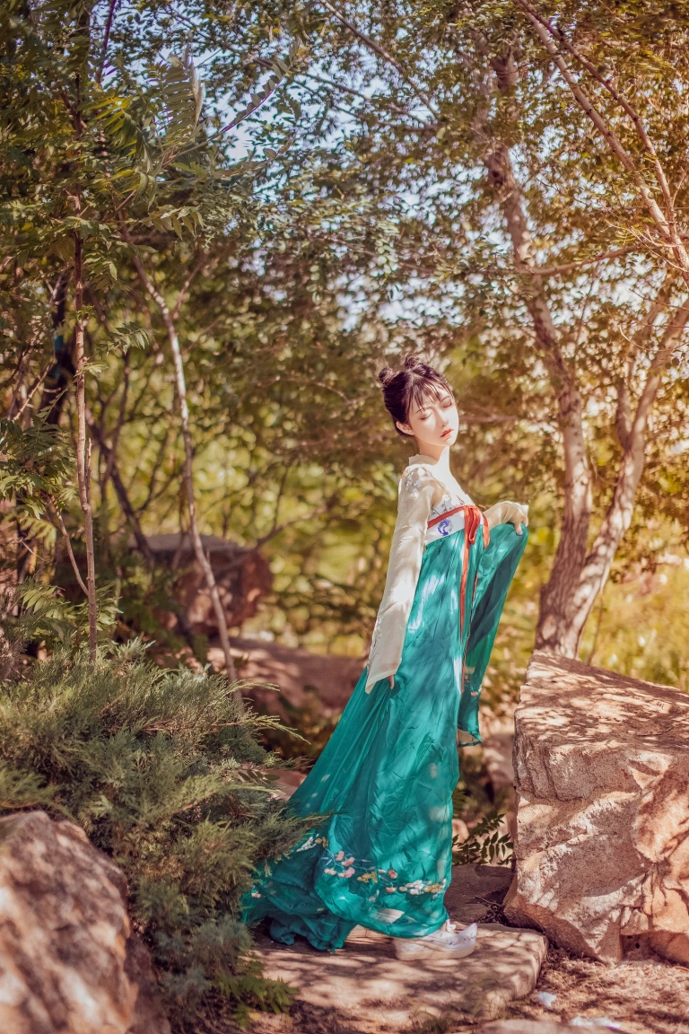 Shika小鹿鹿《中秋》写真图集 18P｜在线预览与图包下载
