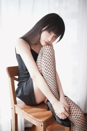 Shika小鹿鹿《小鹿乱撞》写真图集 20P｜在线预览与图包下载
