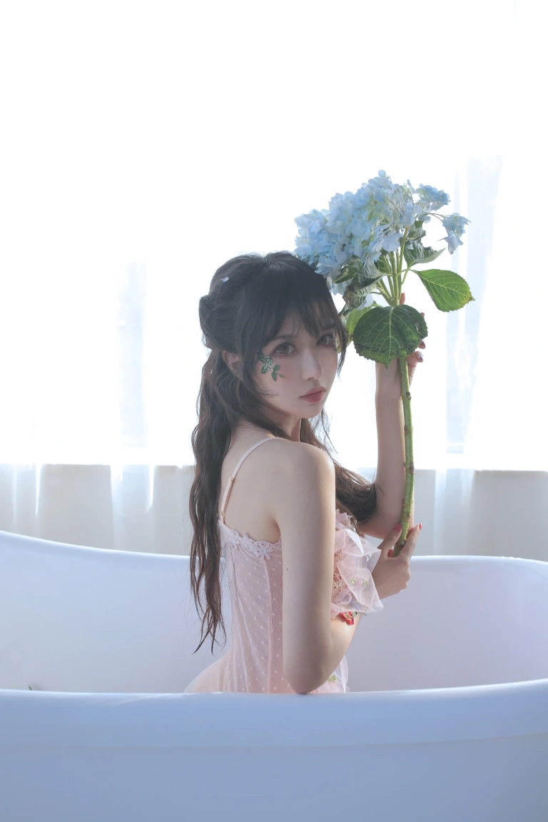 Shika小鹿鹿《HANA真爱版电子壁纸》写真图集 20P｜在线预览与图包下载