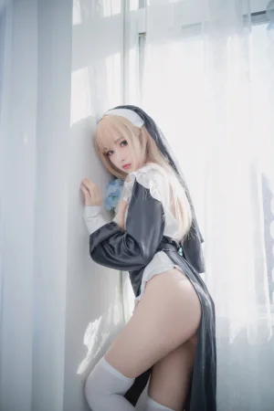 Shika小鹿鹿《修女》写真图集 16P｜在线预览与图包下载