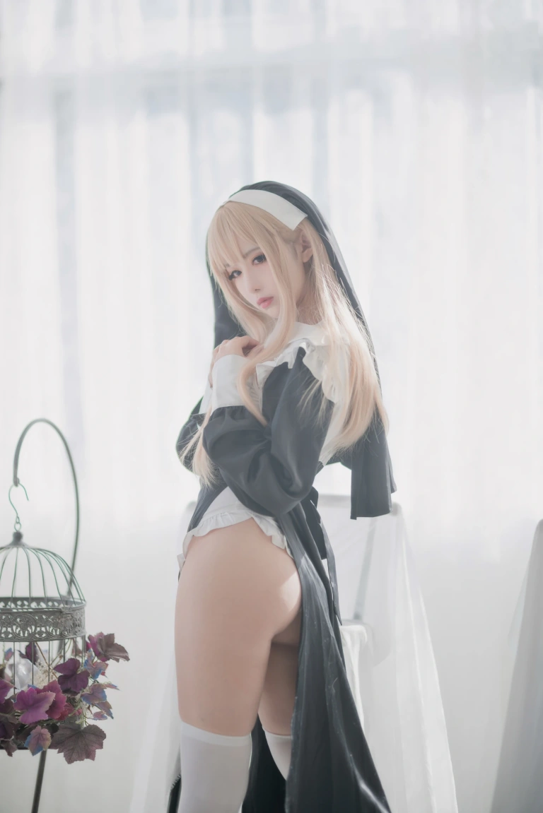 Shika小鹿鹿《修女》写真图集 16P｜在线预览与图包下载