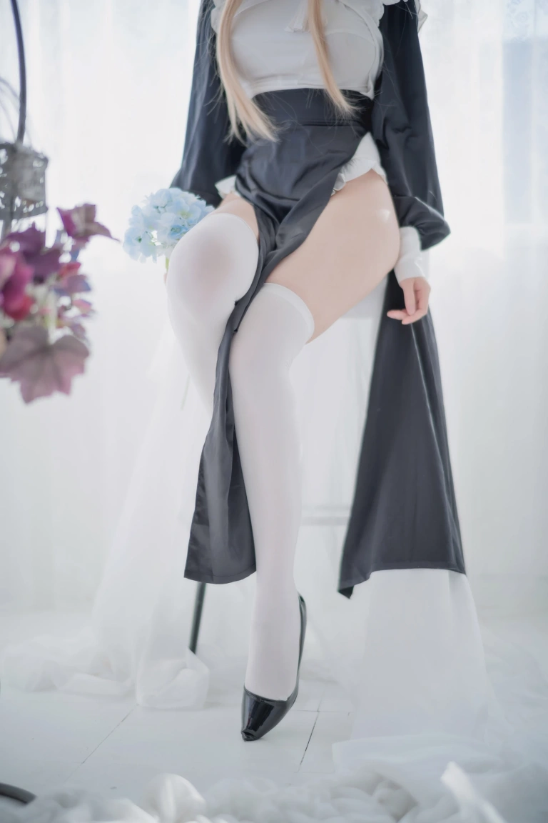 Shika小鹿鹿《修女》写真图集 16P｜在线预览与图包下载