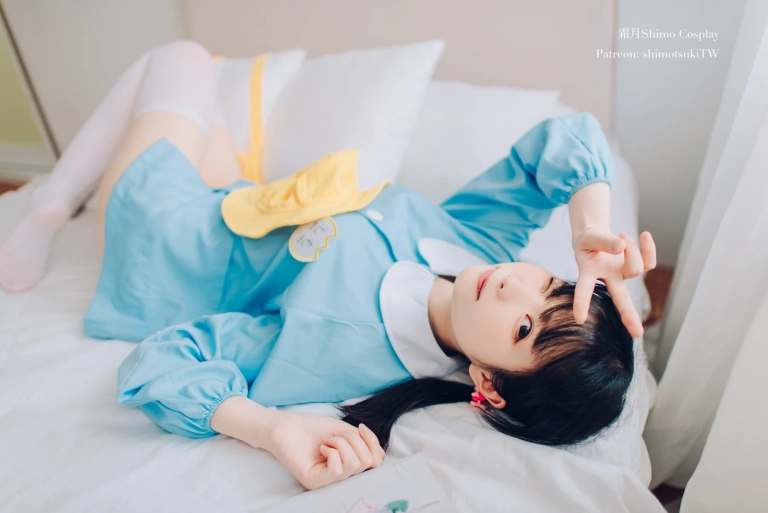 霜月shimo《幼稚园》写真图集 12P｜在线预览与图包下载