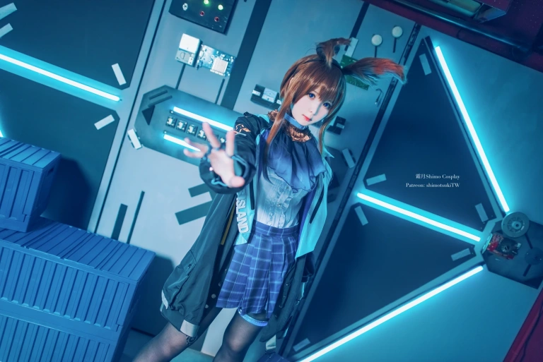 霜月shimo《明日方舟 阿米娅》写真图集 18P｜在线预览与图包下载