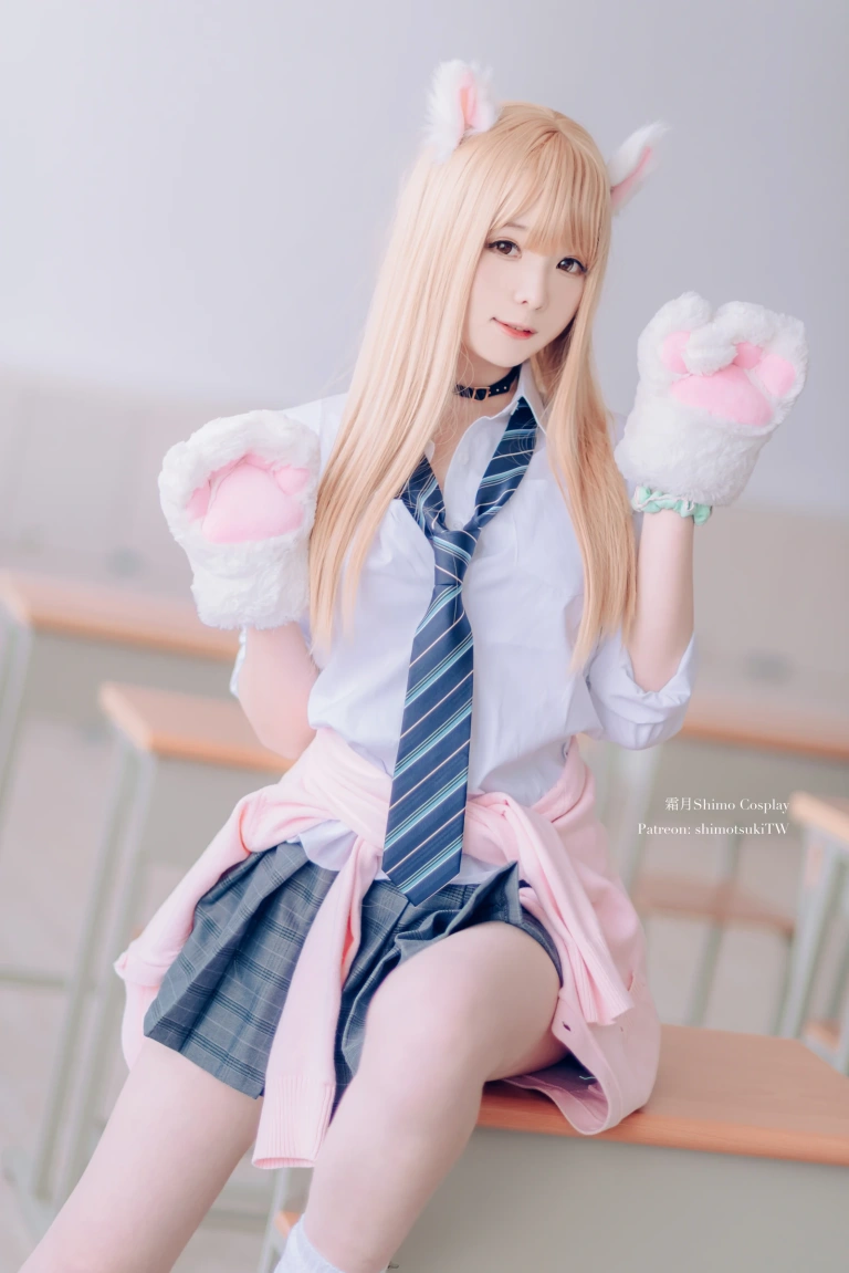 霜月shimo《金发制服》写真图集 8P｜在线预览与图包下载
