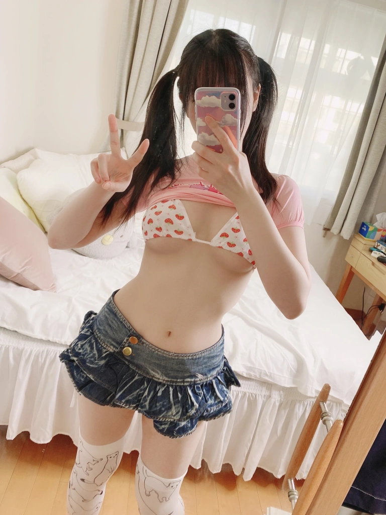 霜月shimo《Fantia 2021年12月会员合集（8期）》写真图集 118P｜在线预览与图包下载