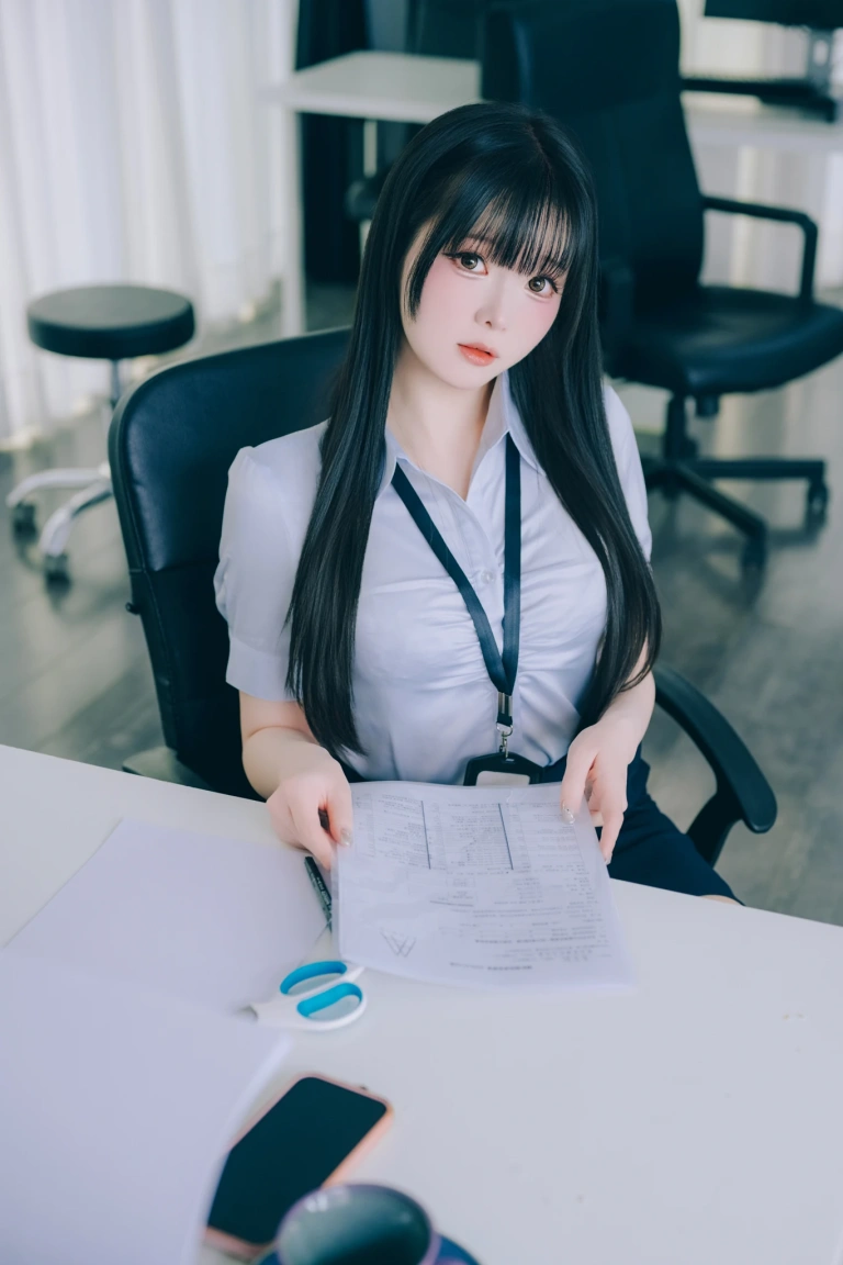 霜月shimo《DL写真集 Shimo’ Secret Office Vol.02》写真图集 139P｜在线预览与图包下载