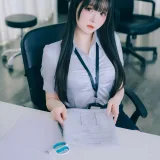 霜月shimo《DL写真集 Shimo’ Secret Office Vol.02》写真图集 139P｜在线预览与图包下载
