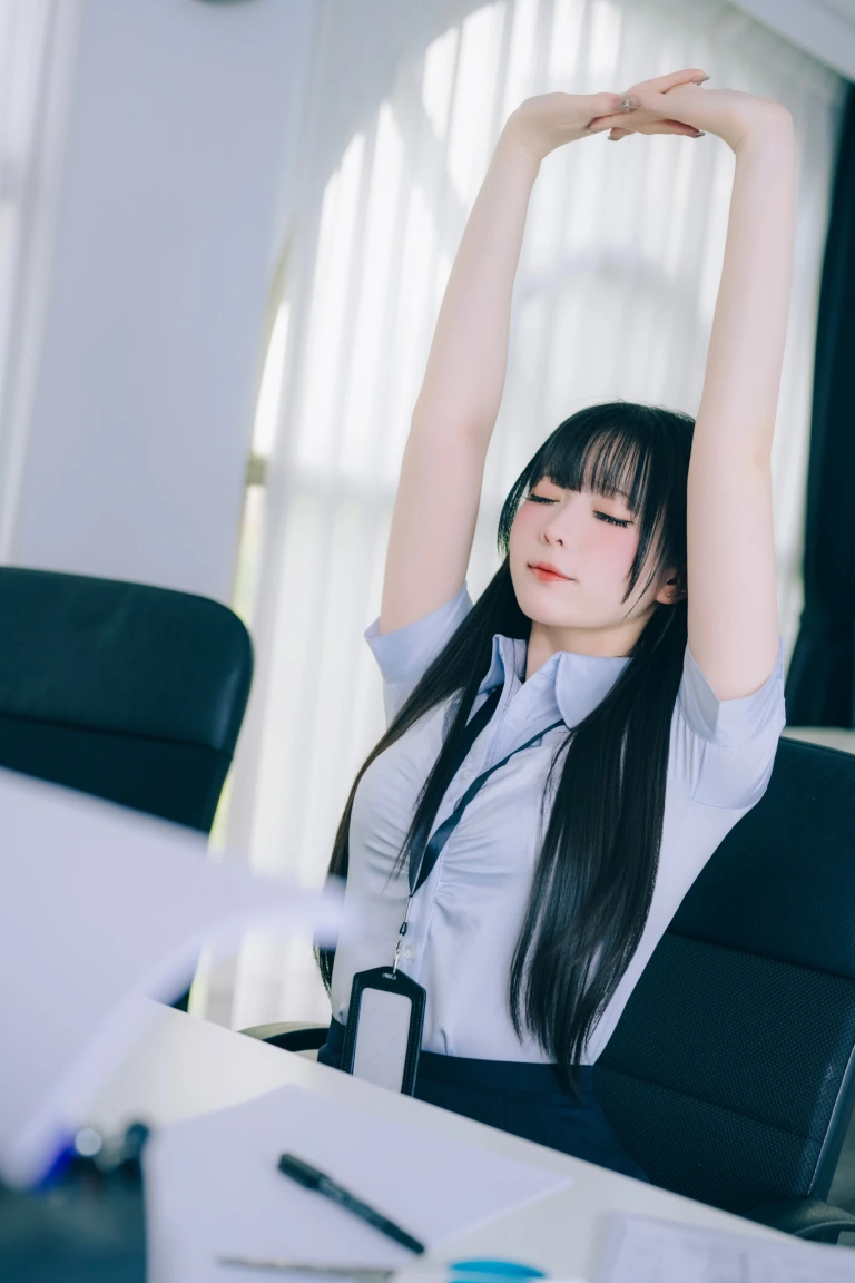 霜月shimo《DL写真集 Shimo’ Secret Office Vol.02》写真图集 139P｜在线预览与图包下载