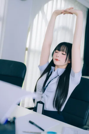 霜月shimo《DL写真集 Shimo’ Secret Office Vol.02》写真图集 139P｜在线预览与图包下载