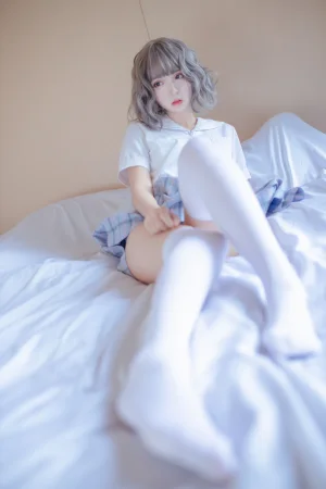 疯猫ss《思绪本 jk》写真图集 33P｜在线预览与图包下载