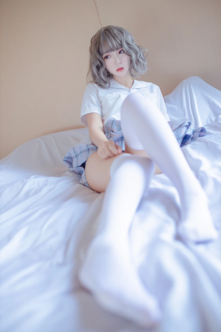 疯猫ss《思绪本 jk》写真图集 33P｜在线预览与图包下载