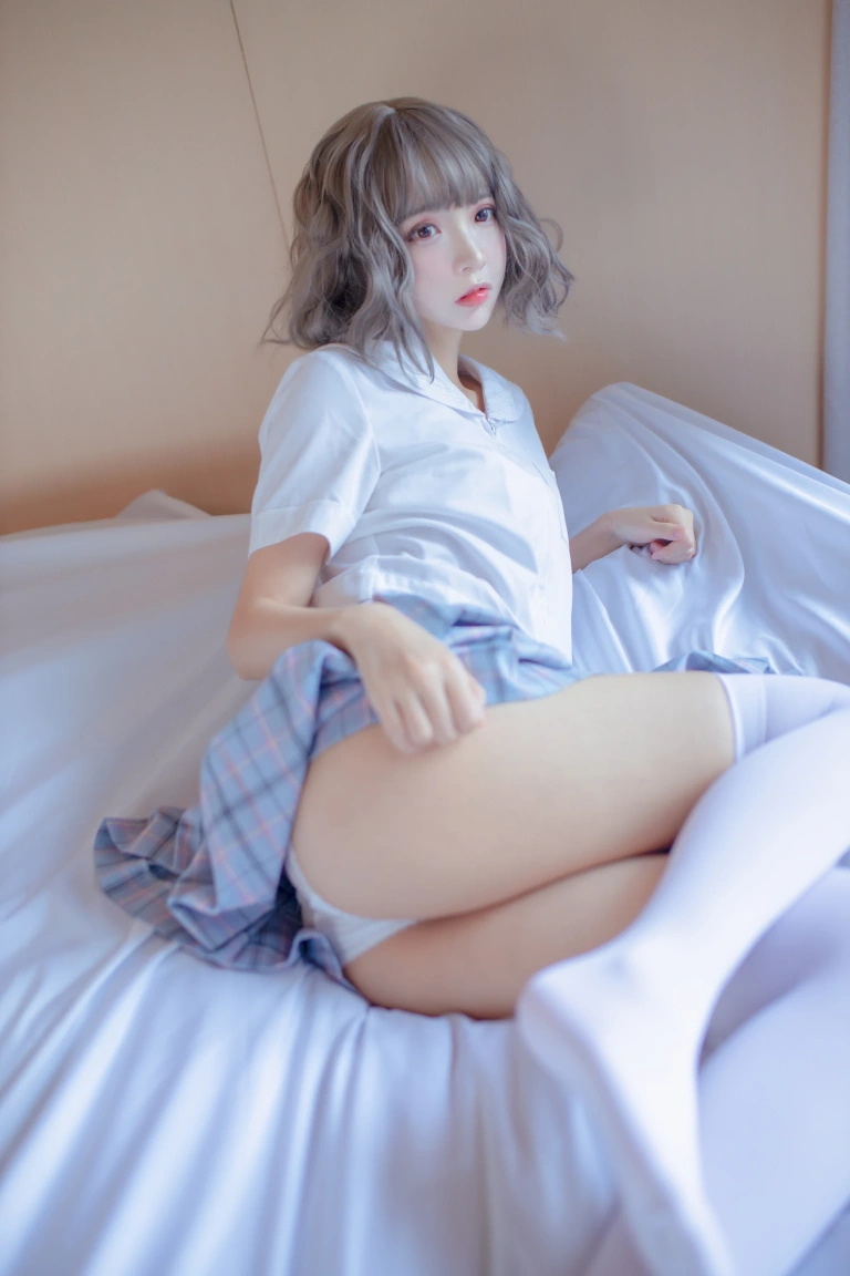 疯猫ss《思绪本 jk》写真图集 33P｜在线预览与图包下载