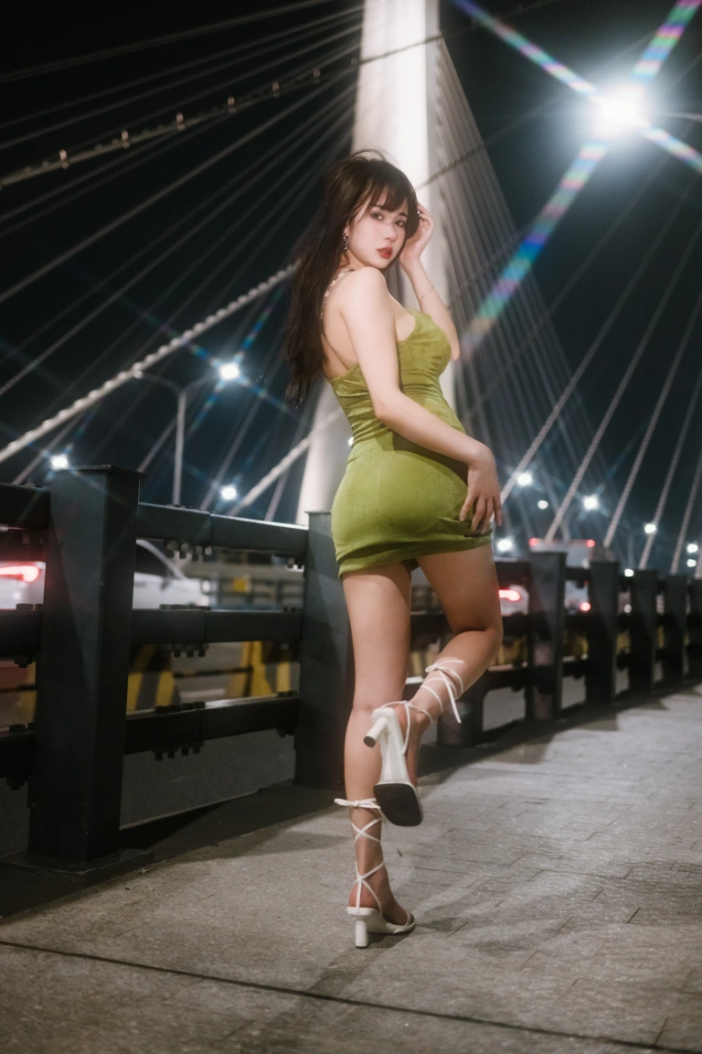 Tina很妖孽呀《绿色连衣裙》写真图集 35P｜在线预览与图包下载