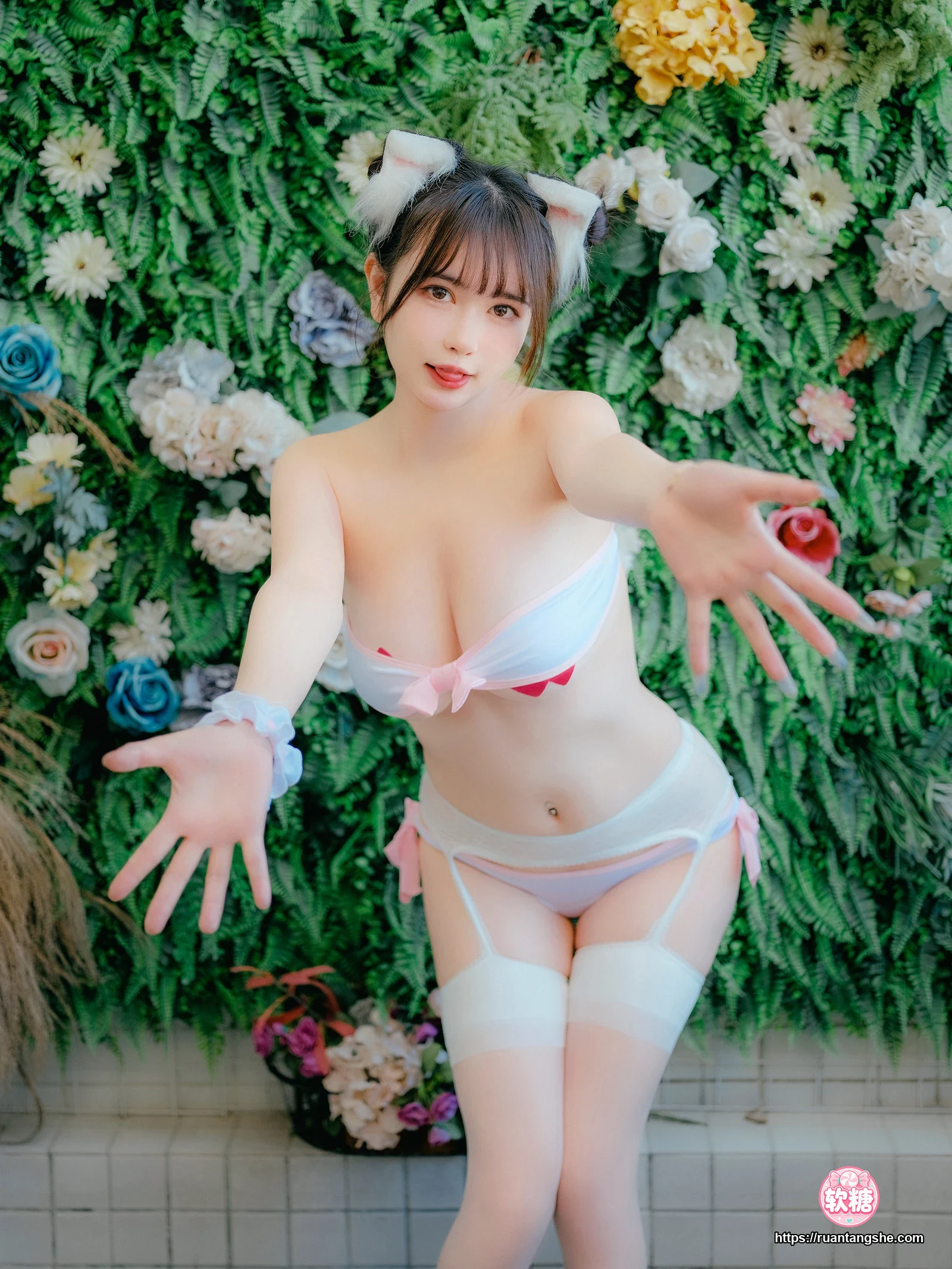 Tina很妖孽呀 Tina很妖孽呀 NO.005 - 粉色吊带袜猫女友