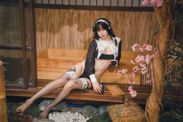 Tina很妖孽呀《修女的秘密》写真图集 28P｜在线预览与图包下载