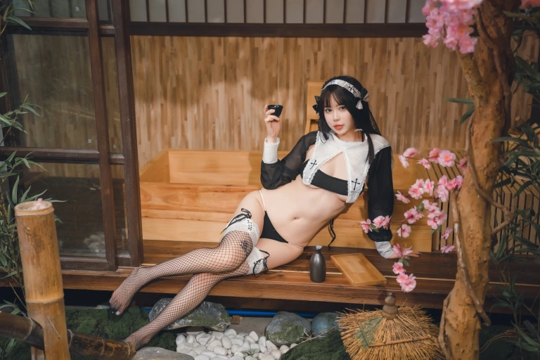 Tina很妖孽呀《修女的秘密》写真图集 28P｜在线预览与图包下载