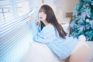 Tina很妖孽呀《蓝色秋冬毛衣》写真图集 28P｜在线预览与图包下载