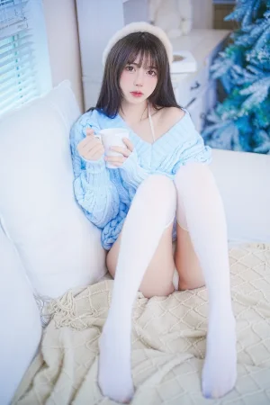 Tina很妖孽呀《蓝色秋冬毛衣》写真图集 28P｜在线预览与图包下载