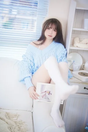 Tina很妖孽呀《蓝色秋冬毛衣》写真图集 28P｜在线预览与图包下载