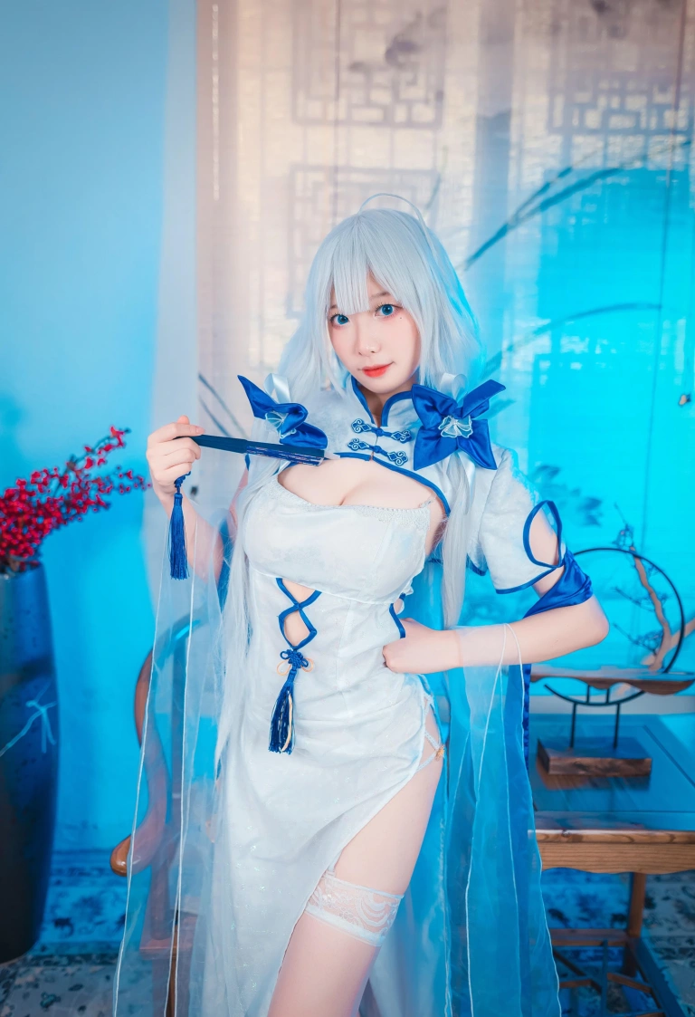 封疆疆v《碧蓝航线 光辉cos》写真图集 15P｜在线预览与图包下载