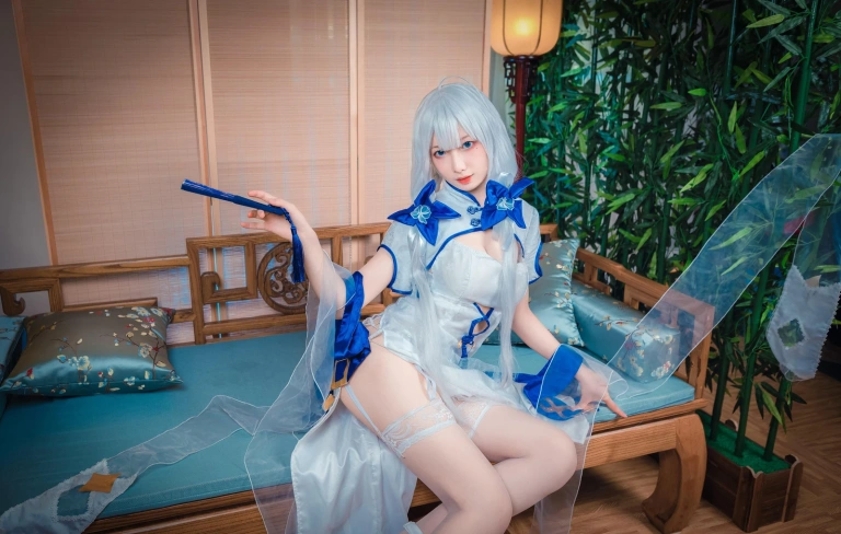 封疆疆v《碧蓝航线 光辉cos》写真图集 15P｜在线预览与图包下载
