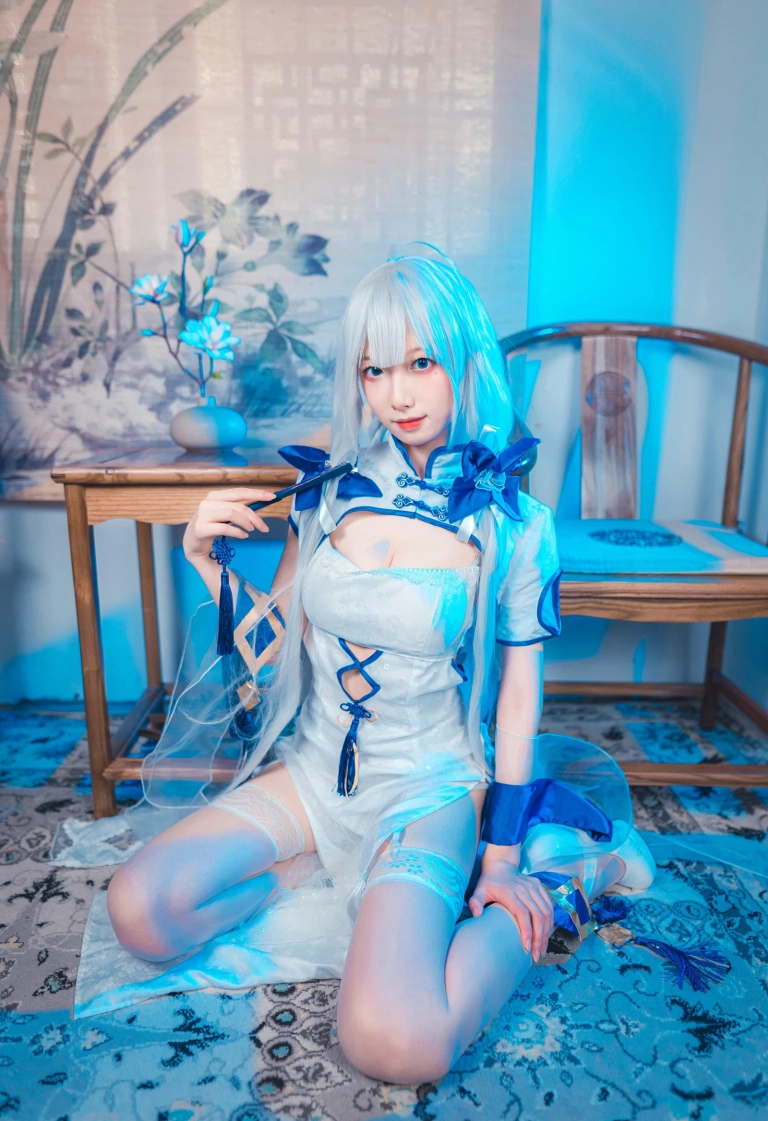 封疆疆v《碧蓝航线 光辉cos》写真图集 15P｜在线预览与图包下载