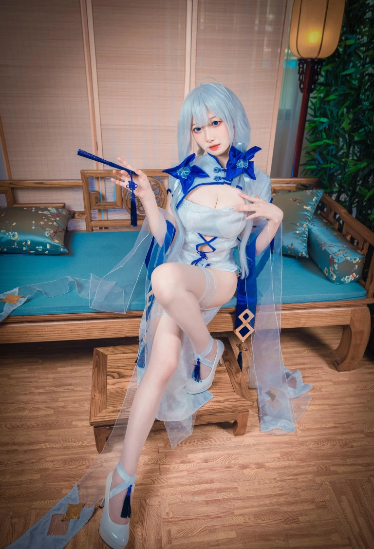 封疆疆v《碧蓝航线 光辉cos》写真图集 15P｜在线预览与图包下载