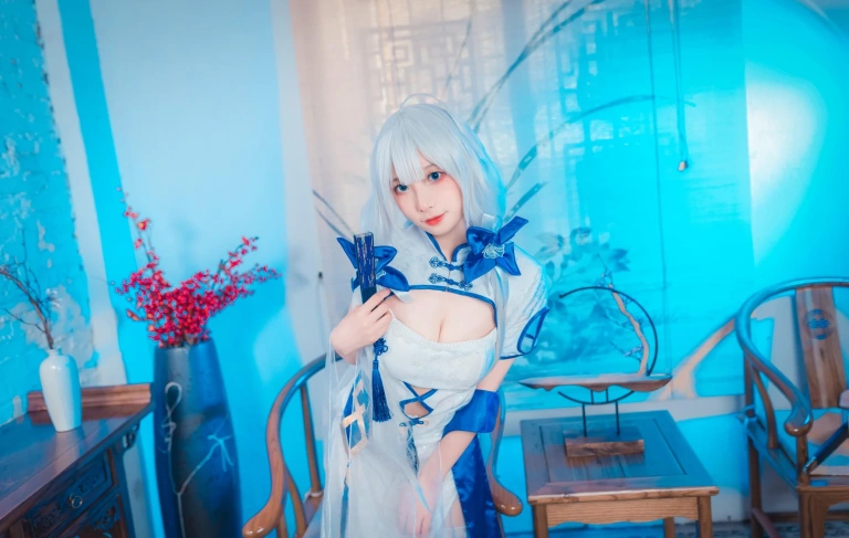 封疆疆v《碧蓝航线 光辉cos》写真图集 15P｜在线预览与图包下载