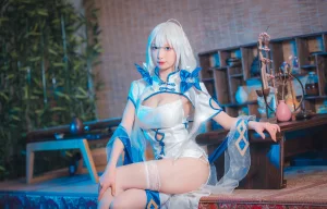 封疆疆v《碧蓝航线 光辉cos》写真图集 15P｜在线预览与图包下载