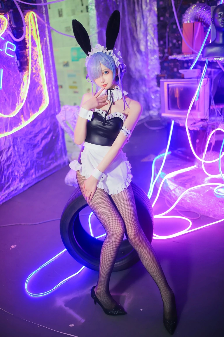 封疆疆v《蕾姆兔女郎》写真图集 18P｜在线预览与图包下载