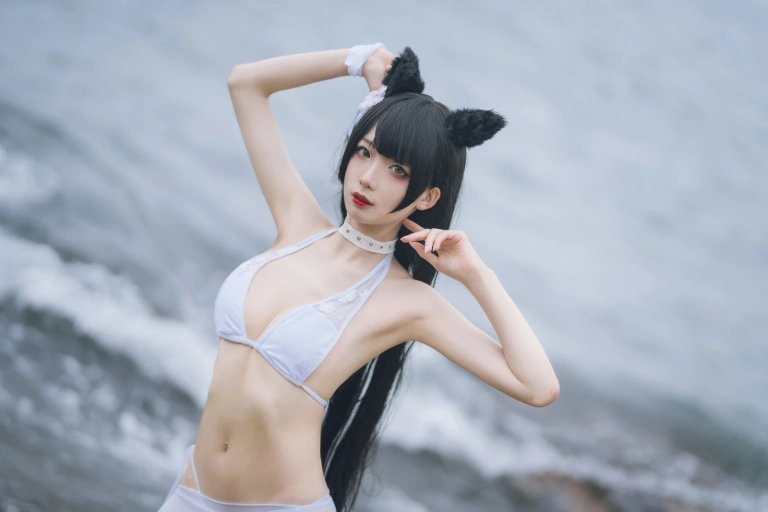 封疆疆v《爱宕泳装》写真图集 14P｜在线预览与图包下载