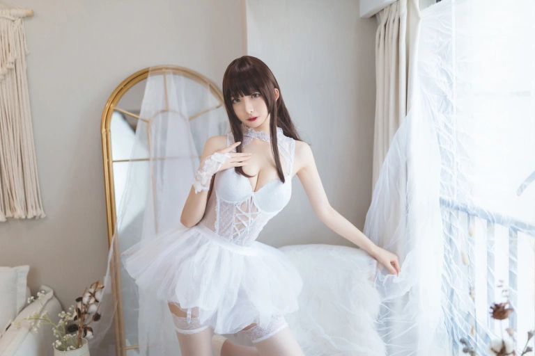 封疆疆v《纯白》写真图集 40P｜在线预览与图包下载