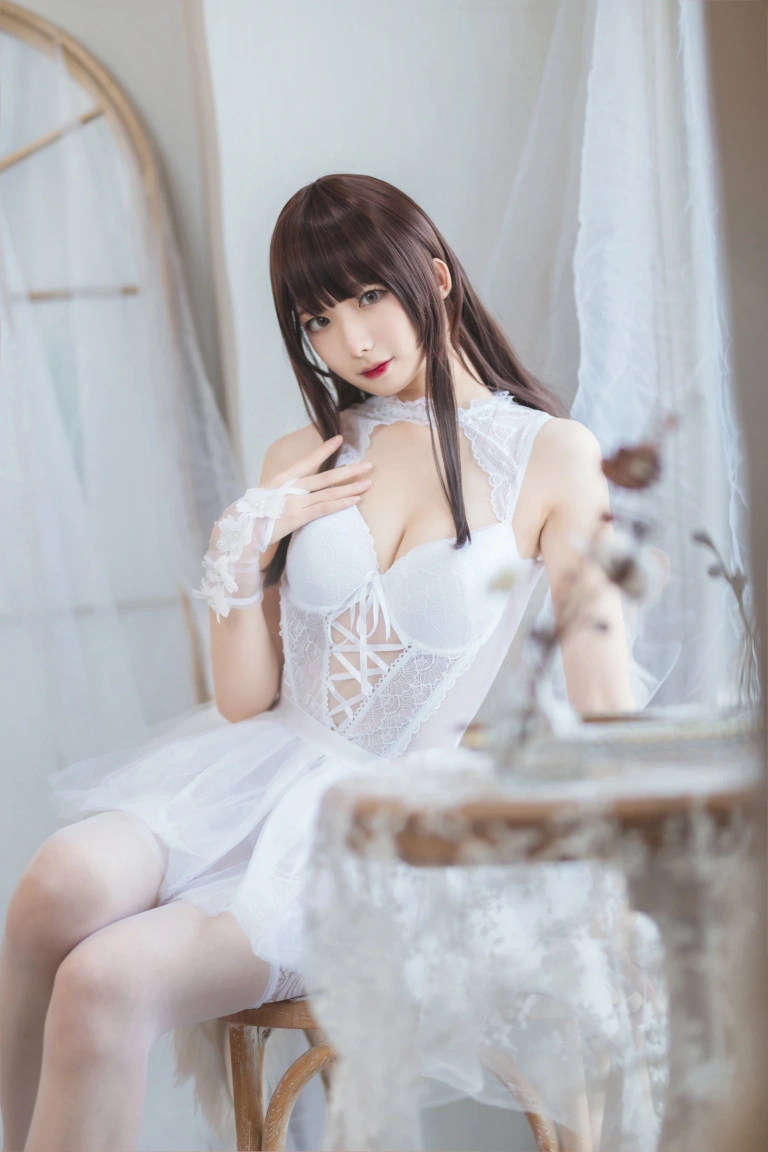 封疆疆v《纯白》写真图集 40P｜在线预览与图包下载