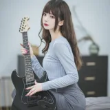 封疆疆v《吉他妹妹》写真图集 40P｜在线预览与图包下载