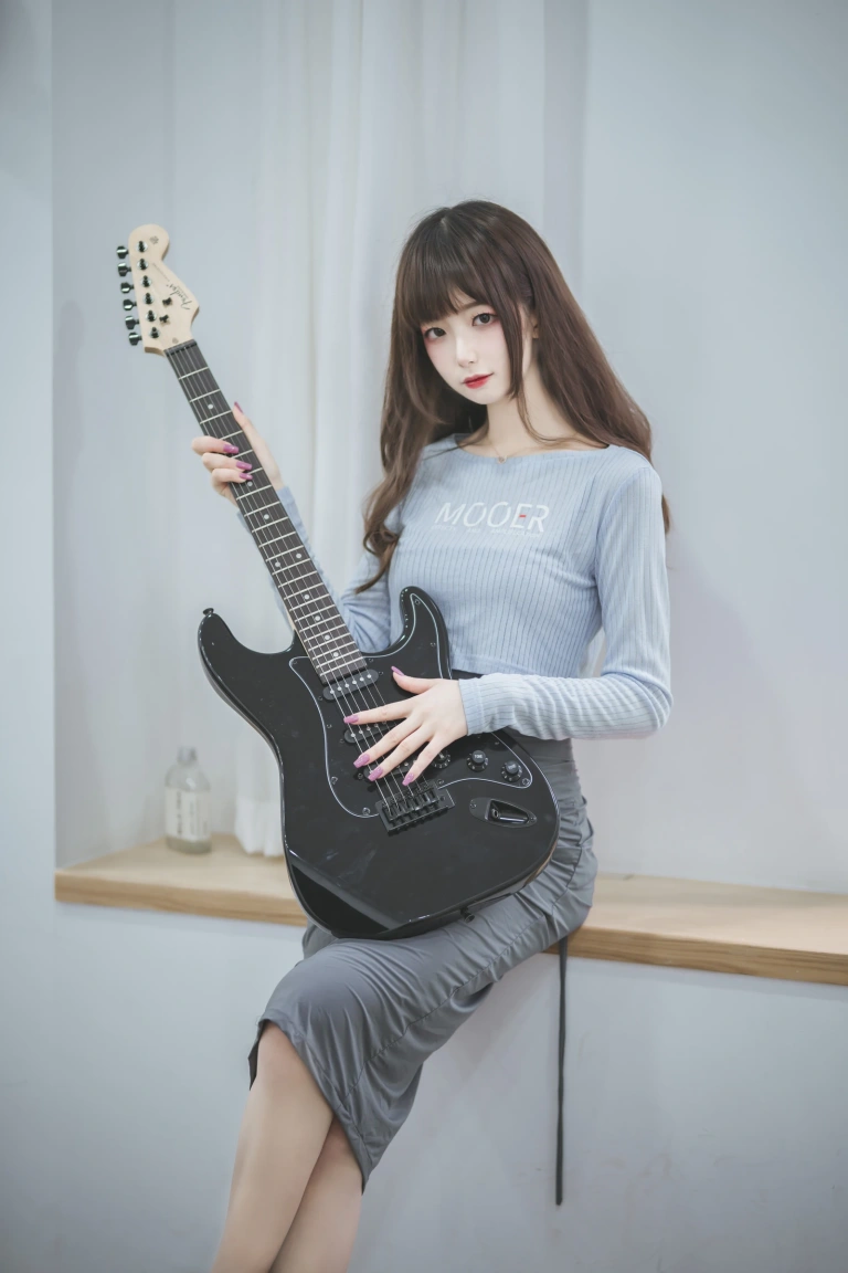 封疆疆v《吉他妹妹》写真图集 40P｜在线预览与图包下载