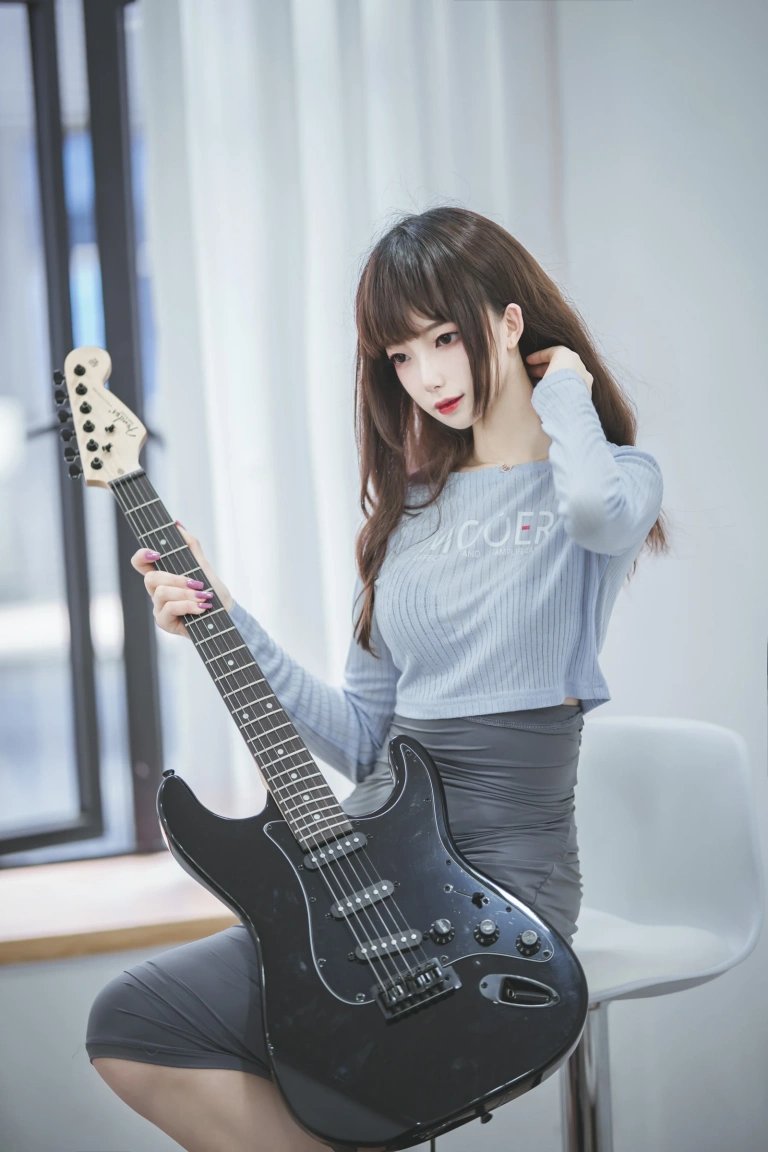 封疆疆v《吉他妹妹》写真图集 40P｜在线预览与图包下载