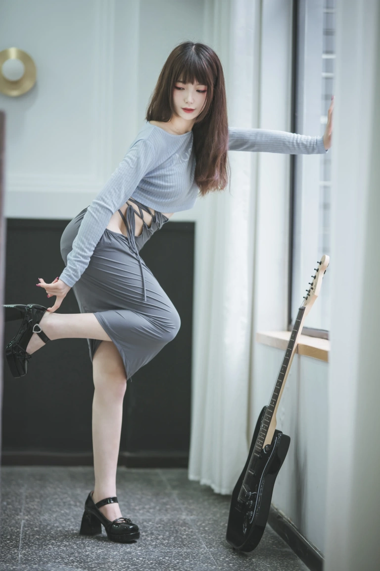 封疆疆v《吉他妹妹》写真图集 40P｜在线预览与图包下载