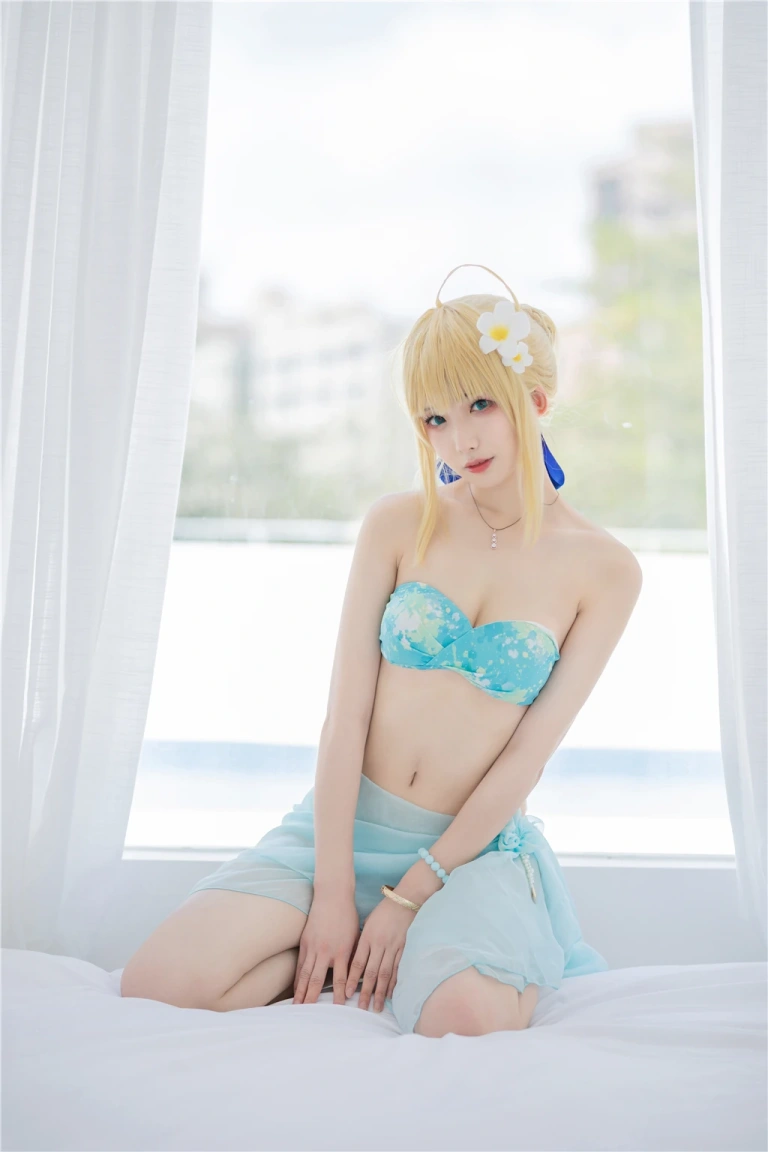 封疆疆v《阿尔托莉雅·潘德拉贡 泳装》写真图集 40P｜在线预览与图包下载